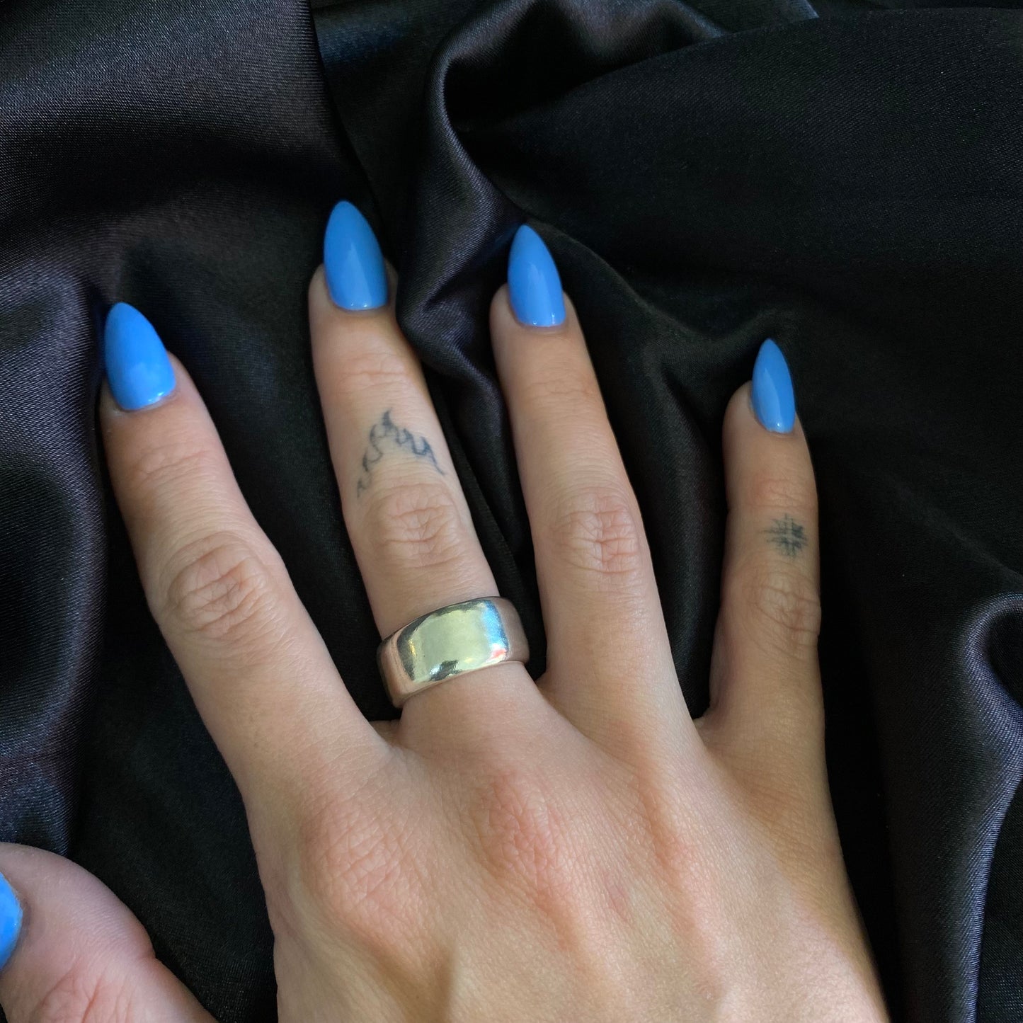 Thick Band Ring.