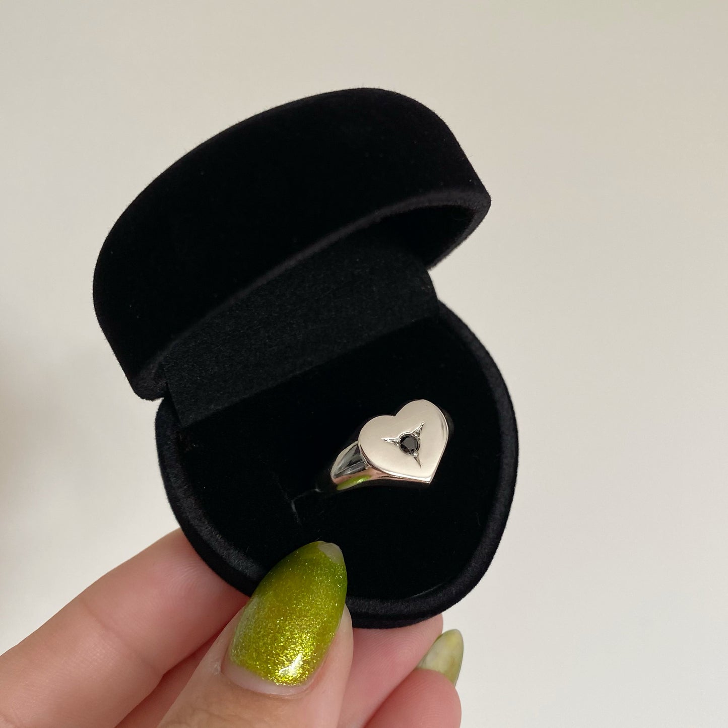 Grain Set Lover Ring.