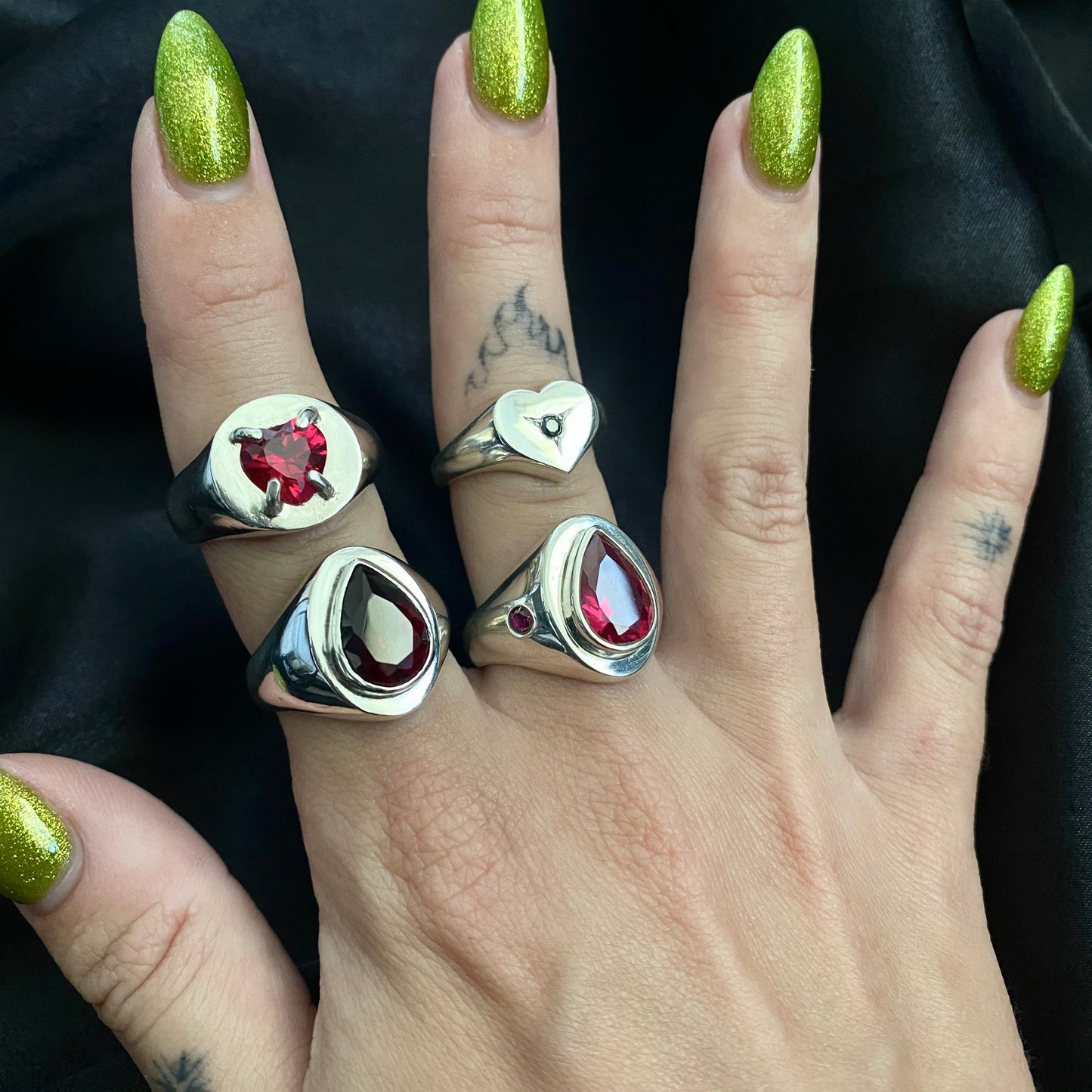 Grain Set Lover Ring.