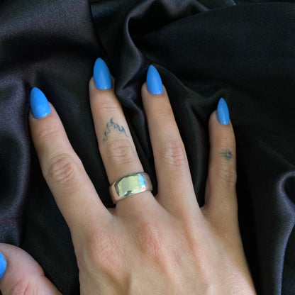 Thick Band Ring.
