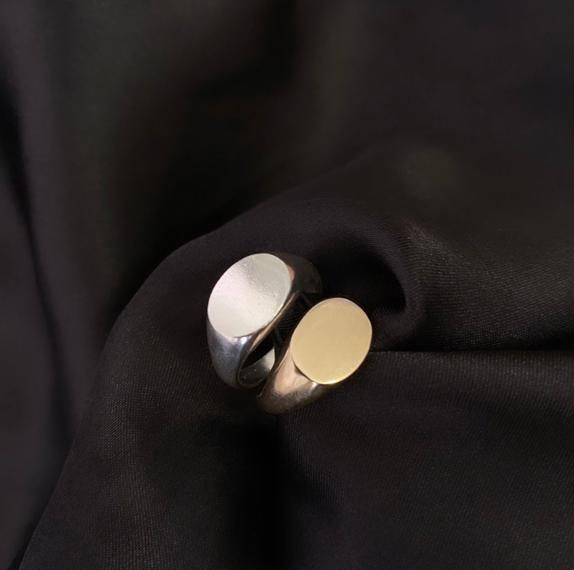 Oval Signet Ring.