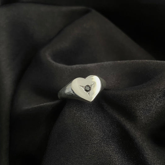 Grain Set Lover Ring.
